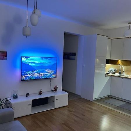 Modern Seaside Apartment With Balcony Tale Apartment 科托尔 外观 照片
