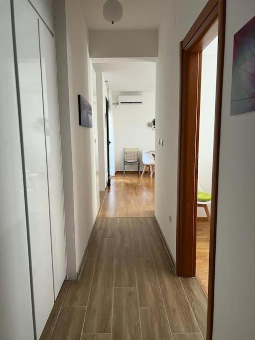 Modern Seaside Apartment With Balcony Tale Apartment 科托尔 外观 照片